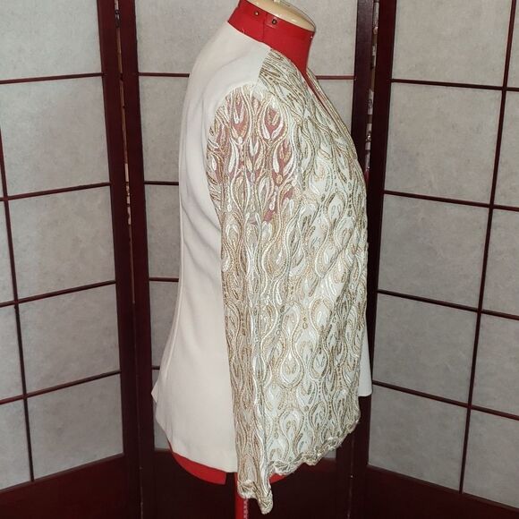 Dani-An USA Lacy Cream Gold Embroidered Stitch Designed Open-faced Jacket - Picture 5 of 9